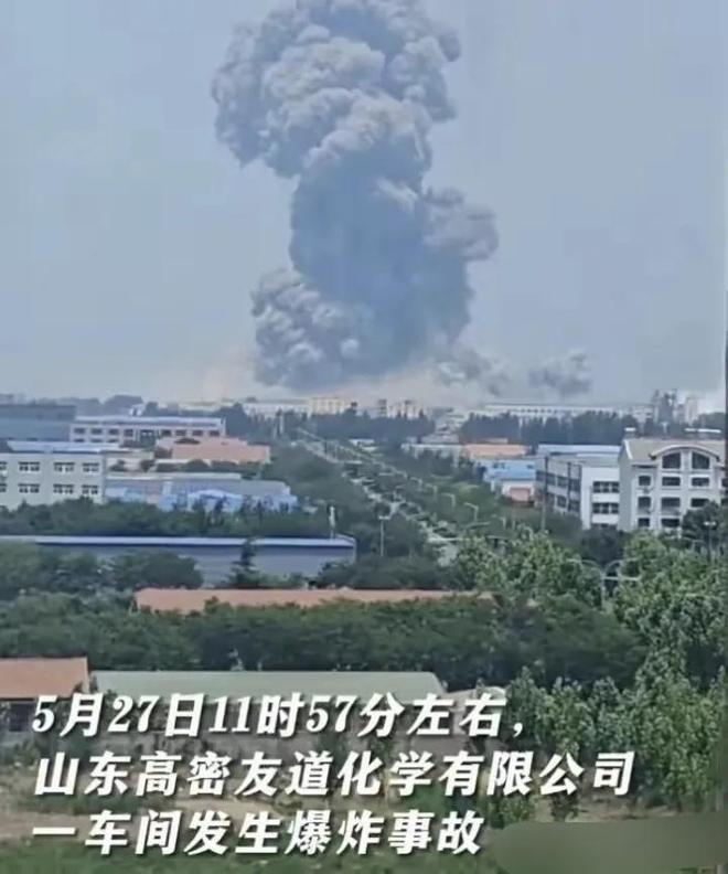 山东高密一化工车间突发爆炸：滚滚黑烟直冲天际正全力救援救治(图4)